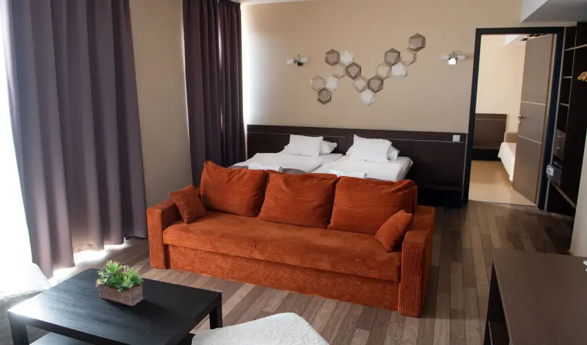CE Plaza Hotel Si�fok - Nyer� p�ros h�tv�ge Zolt�n Erik�val (2 �jszaka)