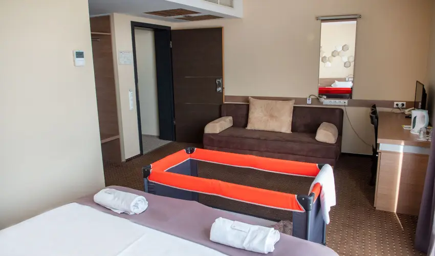 CE Plaza Hotel Si�fok - Nyer� p�ros h�tv�ge Zolt�n Erik�val (2 �jszaka)