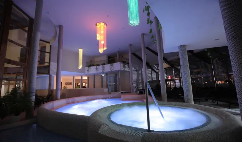 Colosseum Wellness Hotel Mrahalom - Nyugdjas kedvezmnyes r flpanzival (1 jtl)