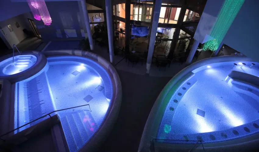 Colosseum Wellness Hotel Mrahalom - Nyugdjas kedvezmnyes r flpanzival (1 jtl)