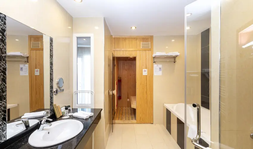 Colosseum Wellness Hotel Mrahalom - Nyugdjas kedvezmnyes r flpanzival (1 jtl)