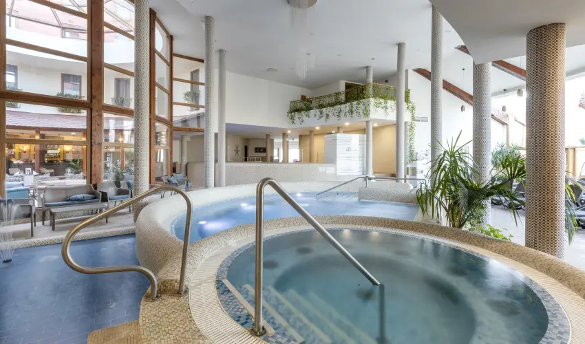 Colosseum Wellness Hotel Mrahalom - Nyugdjas kedvezmnyes r flpanzival (1 jtl)