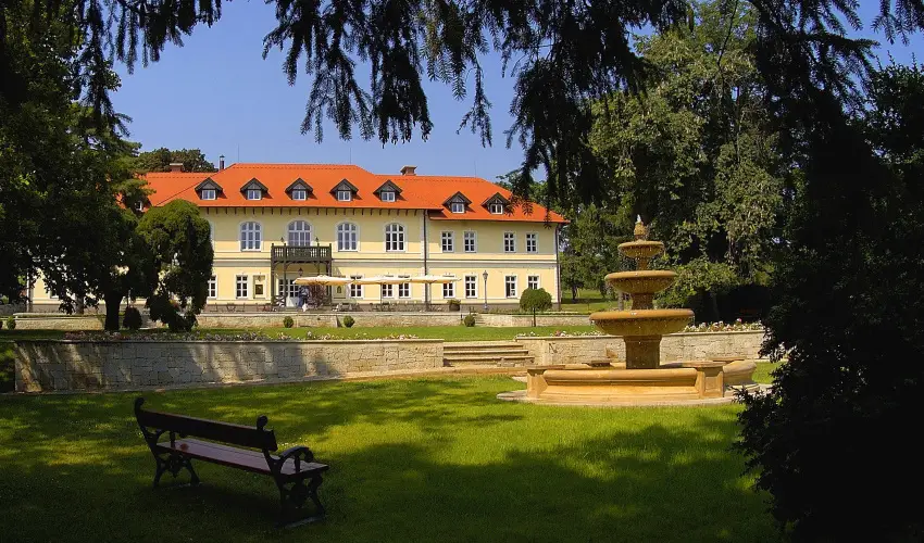 gróf Degenfeld Kastélyszálló Tarcal - Nyugdíjas kedvezményes árak reggelis ellátással (1 éjtől)