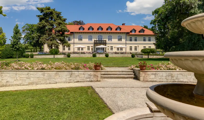 gróf Degenfeld Kastélyszálló Tarcal - Nyugdíjas kedvezményes árak reggelis ellátással (1 éjtől)