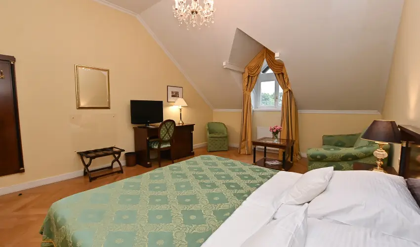 gróf Degenfeld Kastélyszálló Tarcal - Nyugdíjas kedvezményes árak reggelis ellátással (1 éjtől)