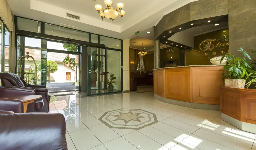 Elizabeth Hotel Gyula - Nyugdjas kedvezmnyes rak bfreggelivel (1 jtl)