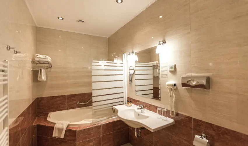 Elizabeth Hotel Gyula - Nyugdjas kedvezmnyes rak bfreggelivel (1 jtl)