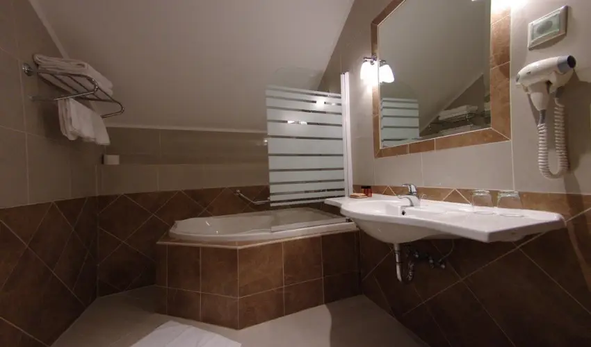 Elizabeth Hotel Gyula - Nyugdjas kedvezmnyes rak bfreggelivel (1 jtl)