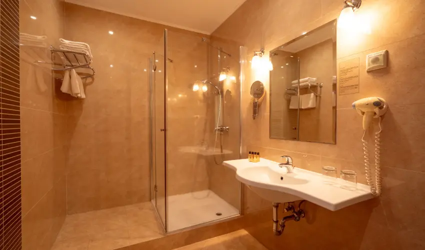 Elizabeth Hotel Gyula - Nyugdjas kedvezmnyes rak bfreggelivel (1 jtl)