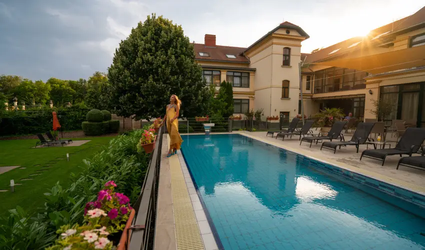 Elizabeth Hotel Gyula - Nyugdjas kedvezmnyes rak bfreggelivel (1 jtl)