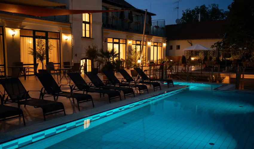 Elizabeth Hotel Gyula - Nyugdjas kedvezmnyes rak bfreggelivel (1 jtl)