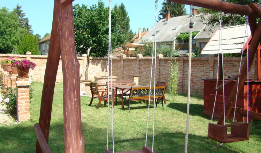 EMAN Apartmanh�z S�rv�r S�rv�r - Csal�di aj�nlat 