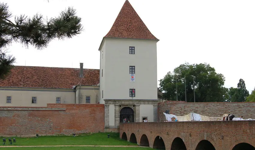 EMAN Apartmanh�z S�rv�r S�rv�r - Csal�di aj�nlat 