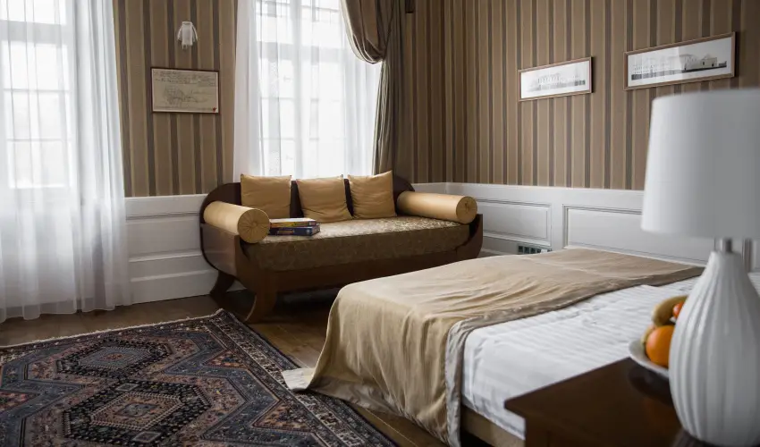 Erzsbet Nagy Szlloda Paks - Senior ajnlat (min. 2 j)