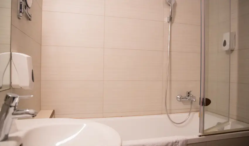 Erzsbet Nagy Szlloda Paks - Senior ajnlat (min. 2 j)