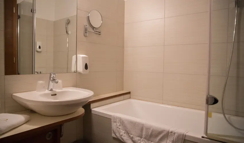 Erzsbet Nagy Szlloda Paks - Senior ajnlat (min. 2 j)