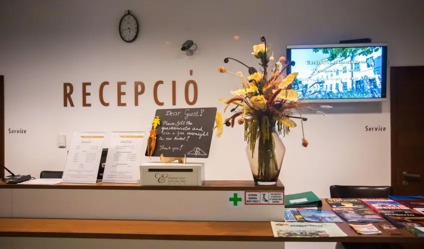 Erzsbet Nagy Szlloda Paks - Senior ajnlat (min. 2 j)