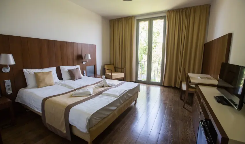 Erzsbet Nagy Szlloda Paks - Senior ajnlat (min. 2 j)