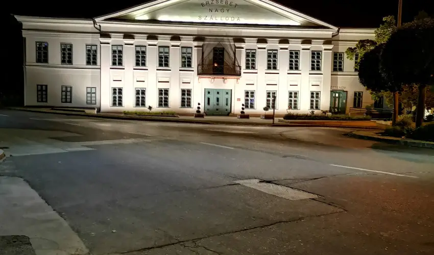 Erzsbet Nagy Szlloda Paks - Senior ajnlat (min. 2 j)