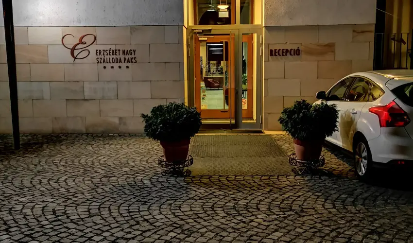 Erzsbet Nagy Szlloda Paks - Senior ajnlat (min. 2 j)