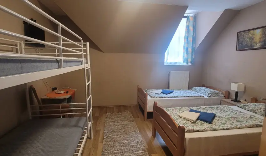 Ez�stfeny� �d�l� Visegr�d - Nyugd�jas kedvezm�nyes �rak f�lpanzi�s ell�t�ssal (min. 2 �j)