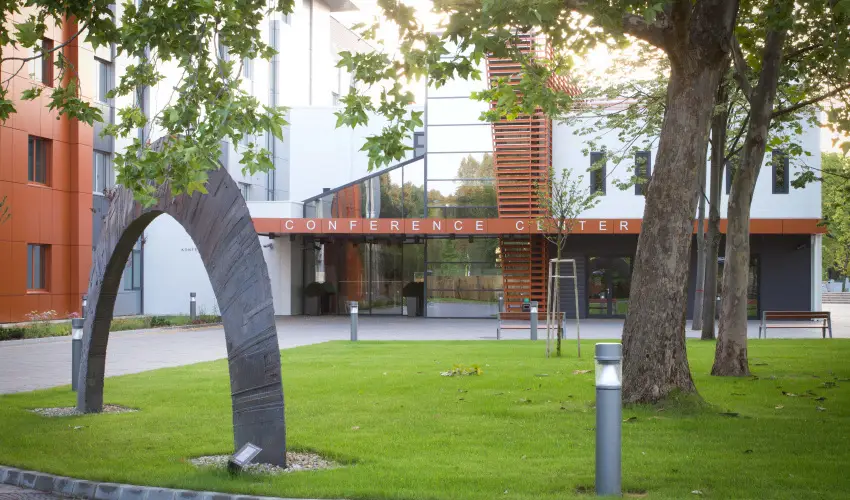 Four Points by Sheraton Kecskemt Hotel & Konferenciakzpont Kecskemt - Nyugdjas kedvezmnyes rak reggelivel (1 jtl)