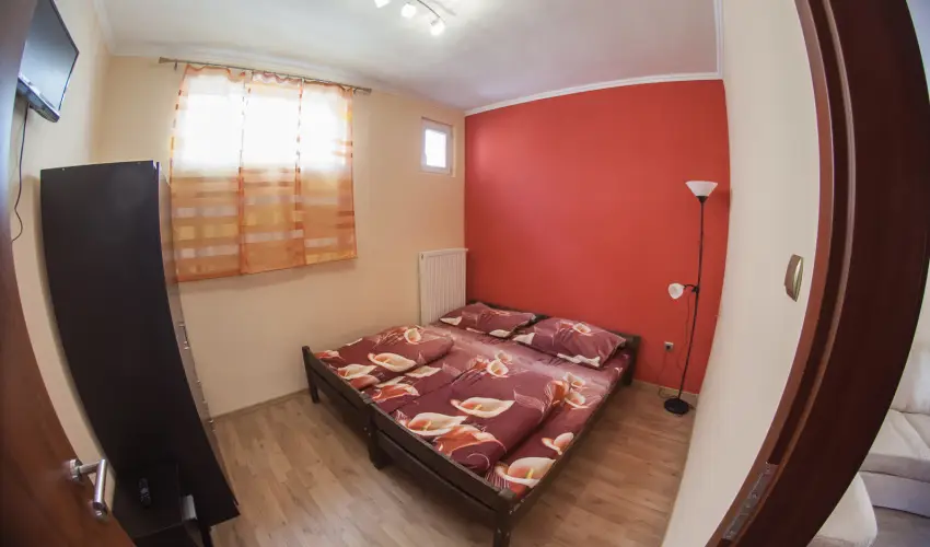 Gesztenys Vendghz Gyula - Nyugdjas kedvezmnyes rak (1 jtl)