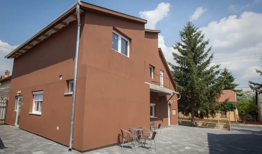 Gesztenys Vendghz Gyula - Nyugdjas kedvezmnyes rak (1 jtl)