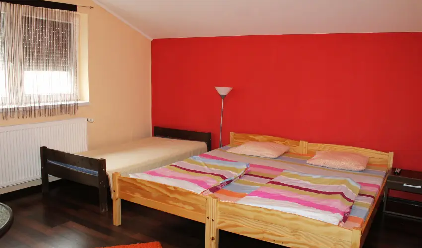 Gesztenys Vendghz Gyula - Nyugdjas kedvezmnyes rak (1 jtl)