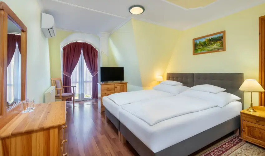 Gosztola Gy�ngye-az erd� sz�llod�ja Gosztola - Idilli nyugd�jas pihen�s extra szolg�ltat�sokkal (min. 2 �j)