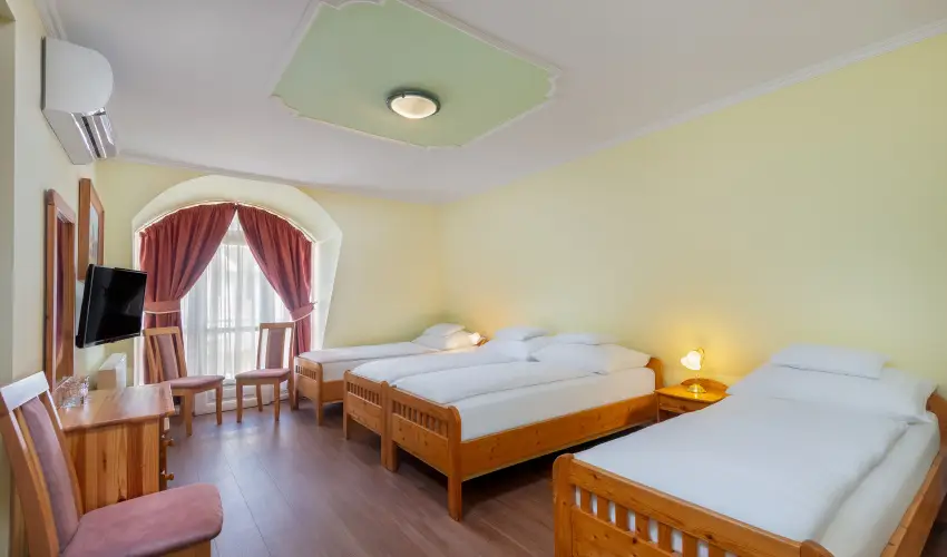 Gosztola Gy�ngye-az erd� sz�llod�ja Gosztola - Idilli nyugd�jas pihen�s extra szolg�ltat�sokkal (min. 2 �j)