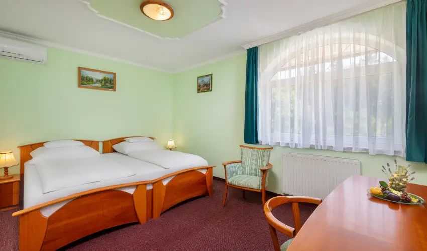 Gosztola Gy�ngye-az erd� sz�llod�ja Gosztola - Idilli nyugd�jas pihen�s extra szolg�ltat�sokkal (min. 2 �j)