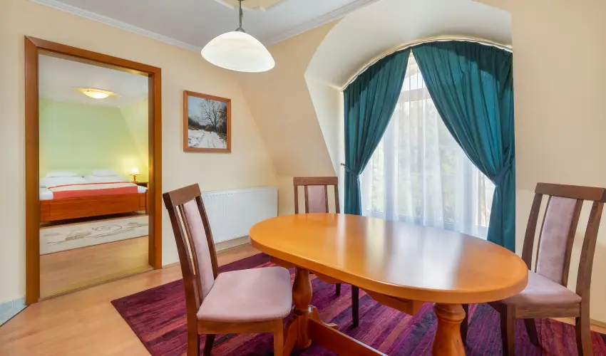 Gosztola Gy�ngye-az erd� sz�llod�ja Gosztola - Idilli nyugd�jas pihen�s extra szolg�ltat�sokkal (min. 2 �j)