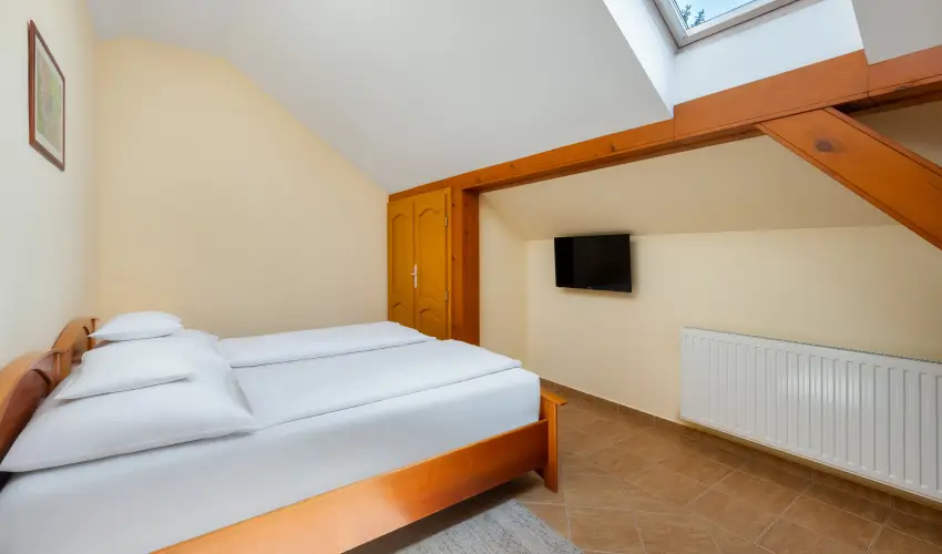 Gosztola Gy�ngye-az erd� sz�llod�ja Gosztola - Idilli nyugd�jas pihen�s extra szolg�ltat�sokkal (min. 2 �j)