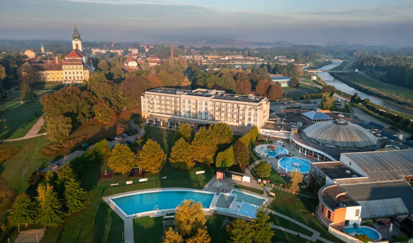 Gotthard Therme Hotel Szentgotth�rd - Legjobb �r f�rd�bel�p�vel
