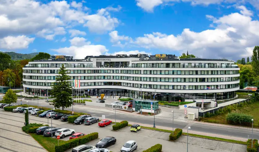 Grand Hotel Esztergom Esztergom - Elfoglalsi akci (min. 2 j)