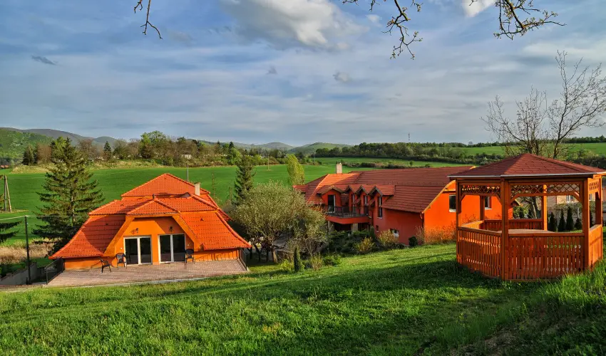 Aliz Villa Szilv�sv�rad - �res� a korai foglal�knak (min. 3 �j)