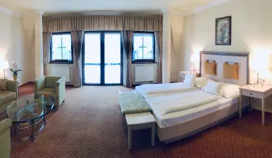 Htkti Wellness Hotel & Lovaspark Mr