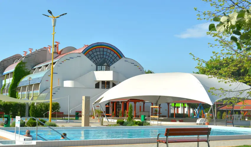 H�forr�s �d�l�- �s Lak�ssz�vetkezet Gyula - T�li pihen�s csomagaj�nlat V�rf�rd� bel�p�kkel (min. 2 �j)