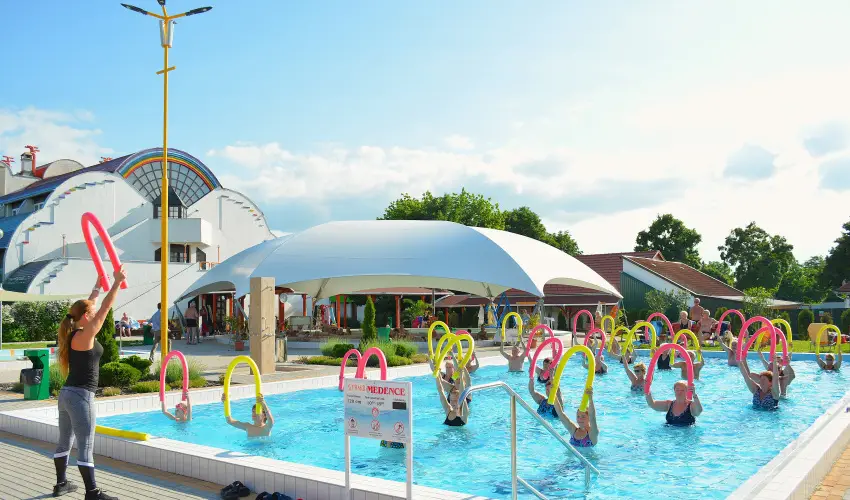 H�forr�s �d�l�- �s Lak�ssz�vetkezet Gyula - T�li pihen�s csomagaj�nlat V�rf�rd� bel�p�kkel (min. 2 �j)