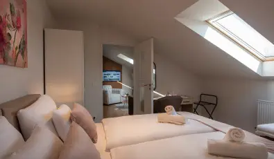 Holdvir�g Hotel S�rv�r