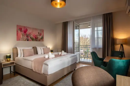 Holdvir�g Hotel - Nyugd�jas kedvezm�nyes �rak f�lpanzi�val (1 �jt�l)