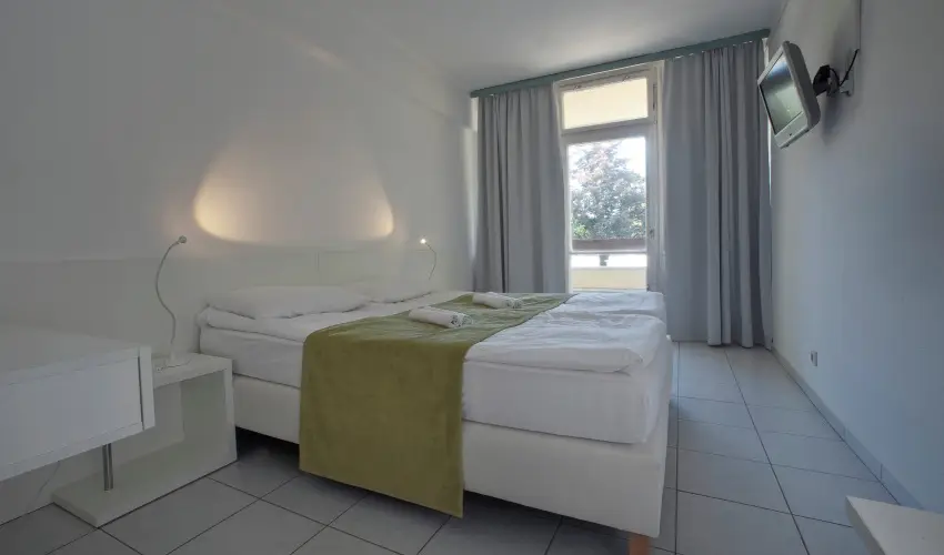 Holiday Hotel Csopak Csopak - Senior kedvezmnyes r flpanzival (1 jtl)