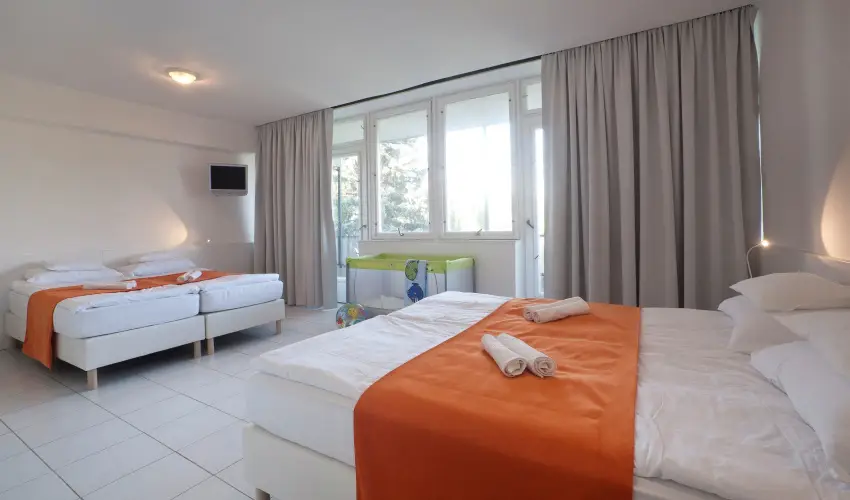 Holiday Hotel Csopak Csopak - Senior kedvezmnyes r flpanzival (1 jtl)