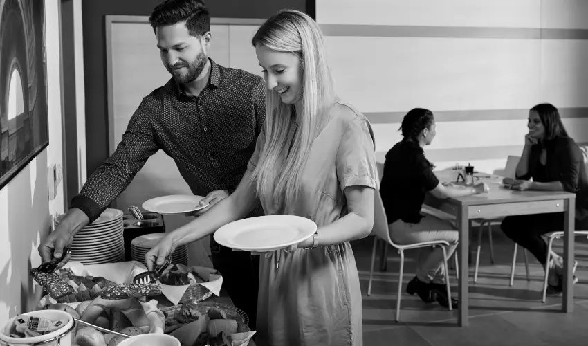 Hotel Adalbert - Szent Tam�s H�z Esztergom - Csobbanjon a ny�rba! (min. 2 �j)