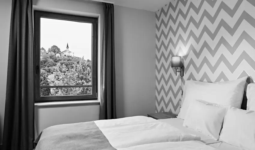 Hotel Adalbert - Szent Tam�s H�z Esztergom - Csobbanjon a ny�rba! (min. 2 �j)