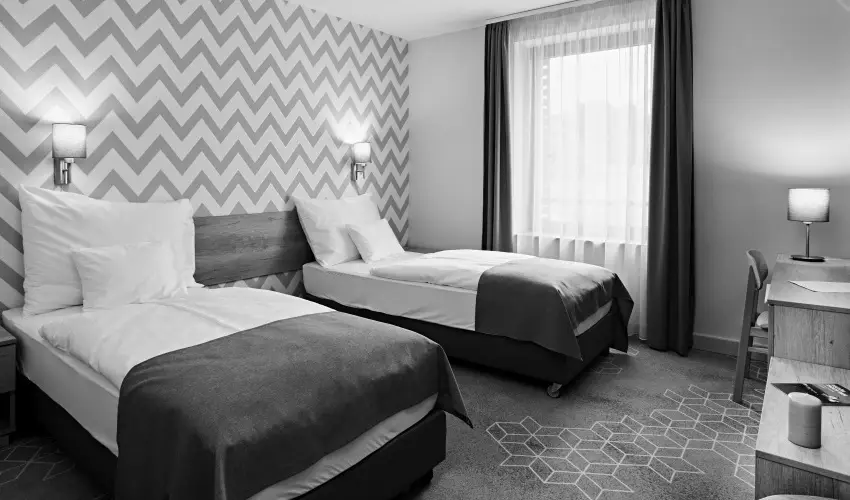 Hotel Adalbert - Szent Tam�s H�z Esztergom - Csobbanjon a ny�rba! (min. 2 �j)