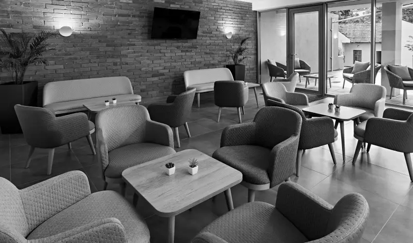 Hotel Adalbert - Szent Tam�s H�z Esztergom - Csobbanjon a ny�rba! (min. 2 �j)