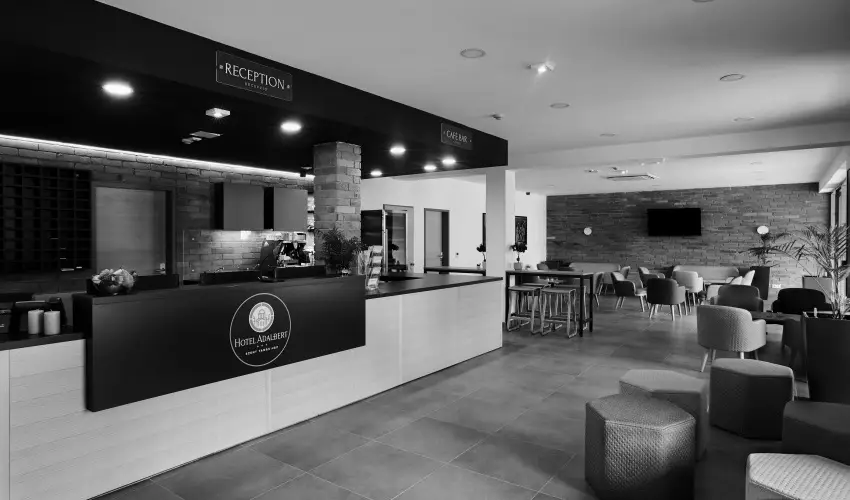 Hotel Adalbert - Szent Tam�s H�z Esztergom - Csobbanjon a ny�rba! (min. 2 �j)