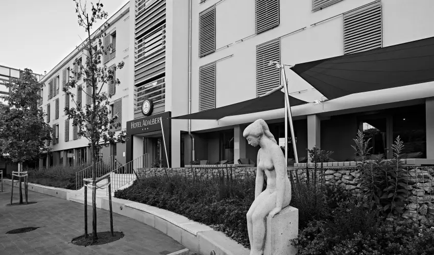 Hotel Adalbert - Szent Tam�s H�z Esztergom - Csobbanjon a ny�rba! (min. 2 �j)